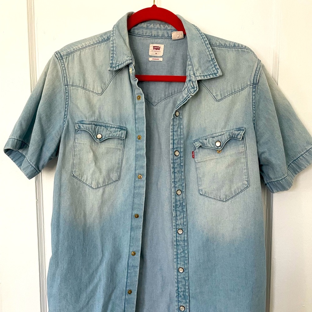 Levi's Men's Short Sleeve Button Up Classic Western
Shirt Size: M